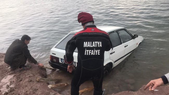 Malatya'da otomobil baraj gölüne düştü