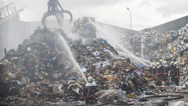 Ankara'da atık kağıt deposunda yangın