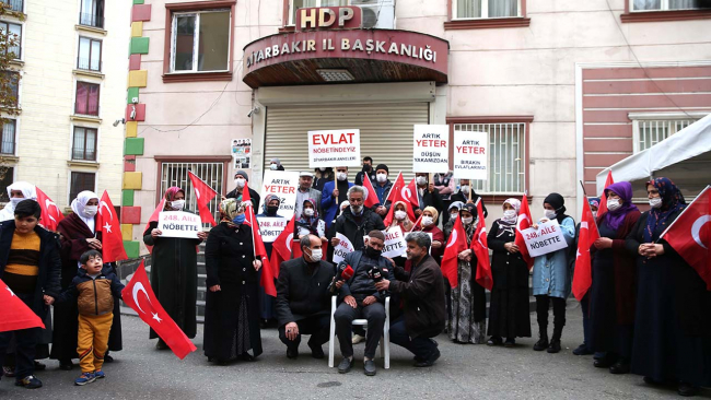 80 yaşındaki baba kızı için evlat nöbetinde