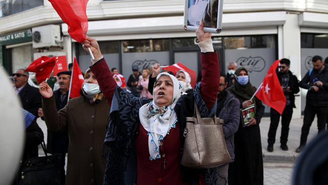 Vanlı aileler evlat nöbetini sürdürdü