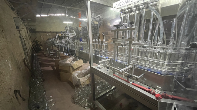 Kocaeli'de 3 ton sahte içki ele geçirildi