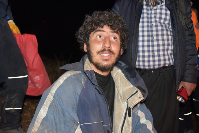 Kayalıklarda 2 gün mahsur kalan genç kurtarıldı