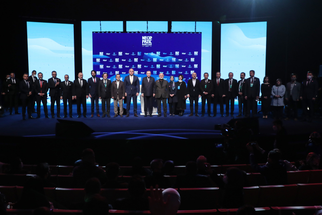 Cumhurbaşkanı Erdoğan: Necip Fazıl Ödülleri fikir ve sanat dünyamızın zorbalarına karşı açılmış bir bayraktır