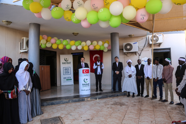 Hartum Büyükelçisi Neziroğlu'ndan Sudanlı yetim çocuklara ziyaret