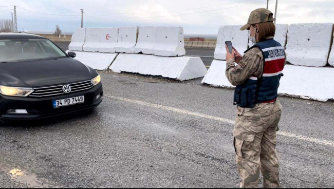 Bitlis'te jandarma ekipleri akıllı yaka kamerası kullanmaya başladı