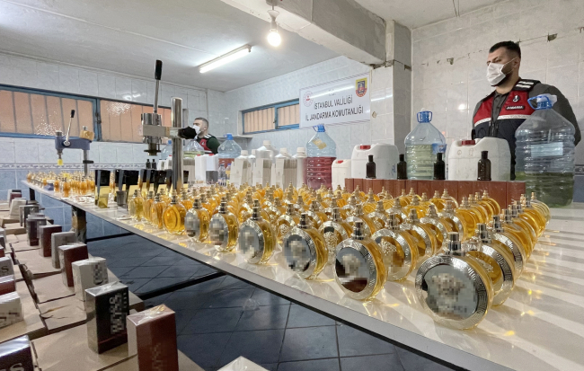İstanbul'da 70 bin sahte parfüm ele geçirildi: 4 gözaltı