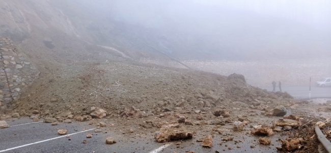 İstinat duvarı çöktü: Kırklareli-Demirköy yolu trafiğe kapatıldı