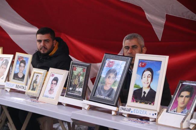 Evlat nöbeti kararlılıkla devam ediyor