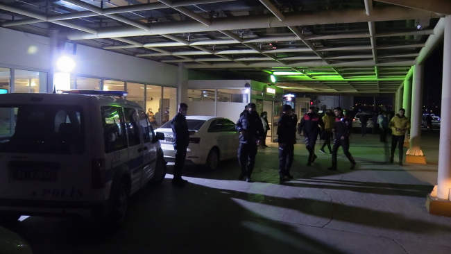 Kavgaya müdahale eden polis bacağından vuruldu