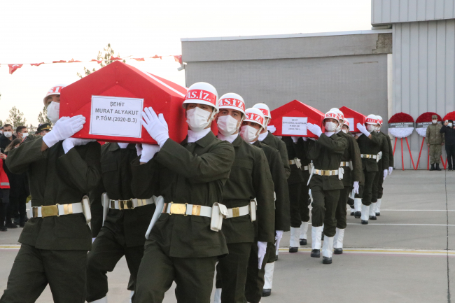 Şehitler törenle memleketlerine uğurlandı