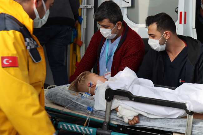 Su yerine kireç çözücü içen çocuk tedavi altında