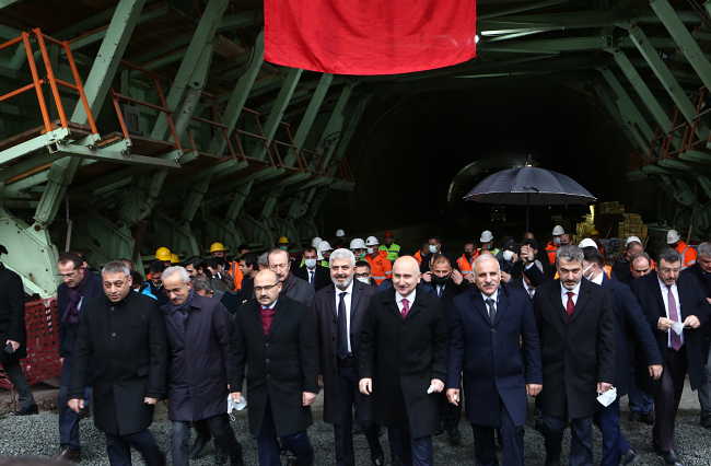 Bakan Karaismailoğlu Trabzon'daki ulaşım yatırımlarını inceledi