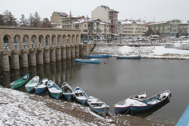 Beyşehir Gölü'nde tatlı su balıkçılarına kar molası