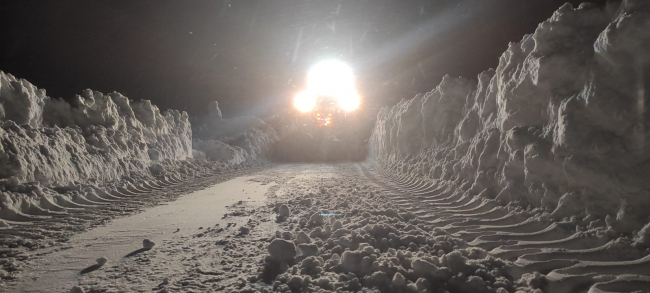 Van'da kardan yolu kapanan mahallede kalp krizi geçiren kişi hastaneye ulaştırıldı