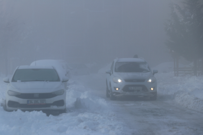 Bolu'da sis etkili: Görüş mesafesi 35 metreye düştü