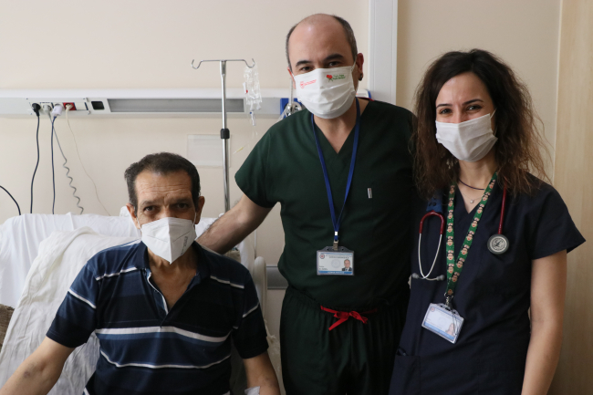 Önce kemik iliği sonra akciğer nakliyle hayata tutundu