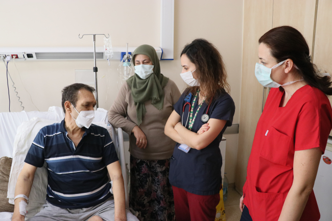 Önce kemik iliği sonra akciğer nakliyle hayata tutundu