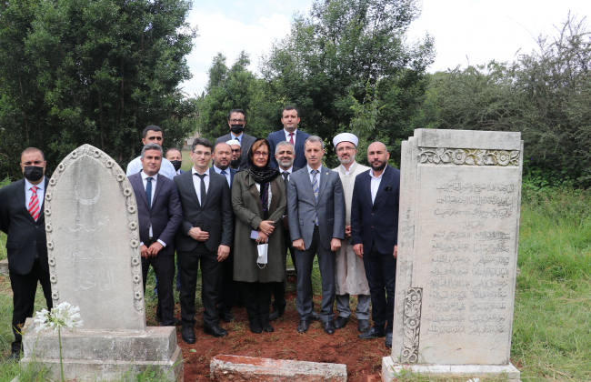 Son Osmanlı Başkonsolosunun naaşı "asıl" mezarına defnedildi