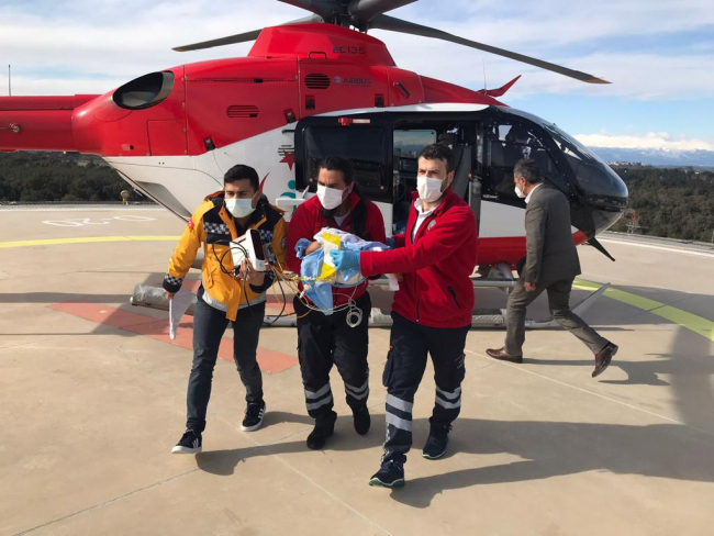 Hasta bebek ambulans helikopter ile kurtarıldı