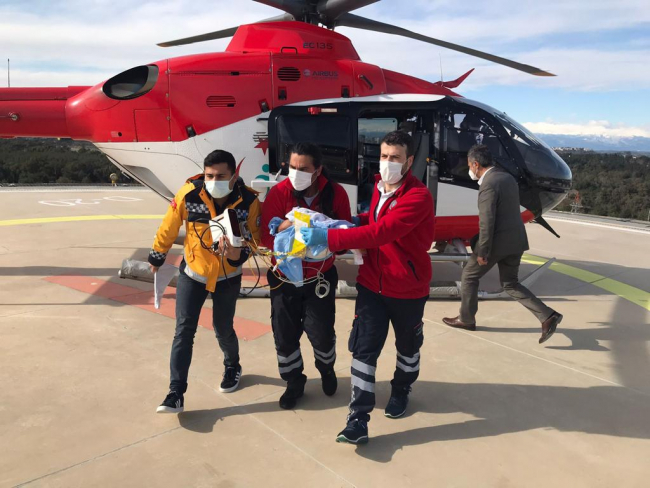 Hasta bebek ambulans helikopter ile kurtarıldı