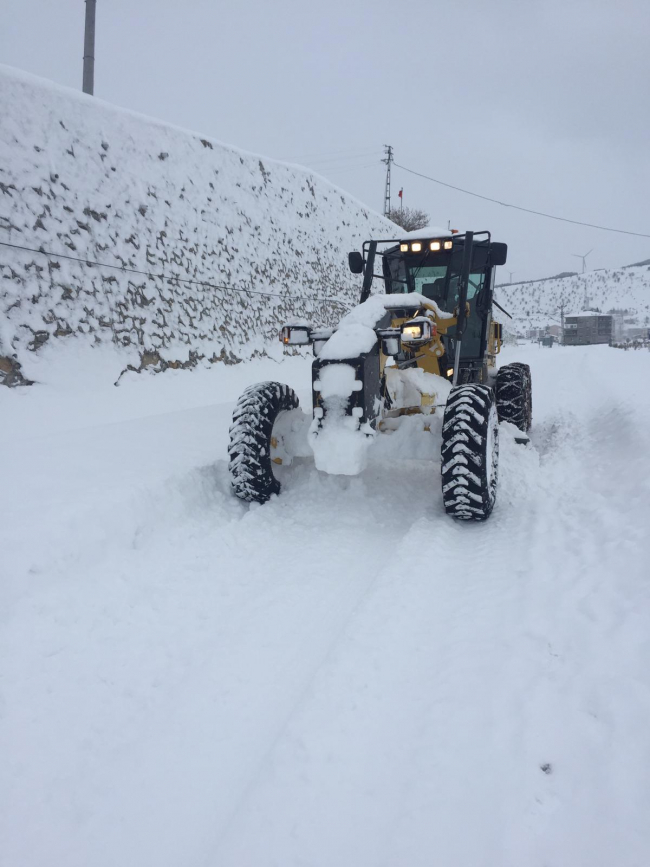 Adıyaman'da kar nedeniyle 141 köy yolu kapandı