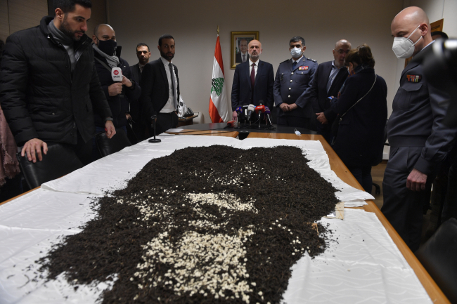 Lübnan'da 7 ton çay içine gizlenmiş uyuşturucu ele geçirildi