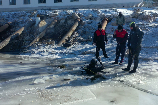 İçme suyu pompaları dondu, itfaiyeciler buz kütlelerini temizledi