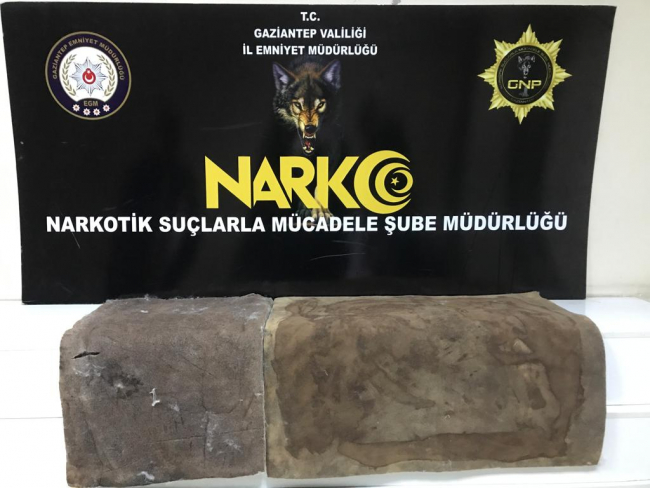 Bebek yatağından 2 kilo 400 gram eroin çıktı