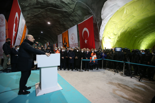 Bakan Karaismailoğlu: T-2 Tüneliyle 80 milyon lira tasarruf edilecek