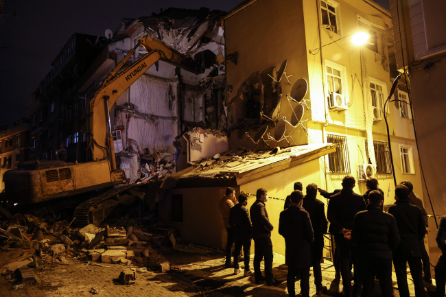 Üsküdar'da 4 katlı binadaki patlama anı kamerada