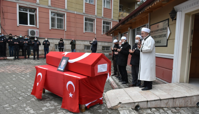 Görev başında kalp krizi geçiren polis hayatını kaybetti