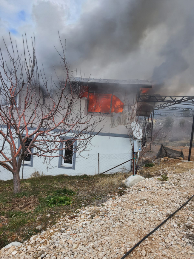 Muğla'da iki evde çıkan yangın söndürüldü