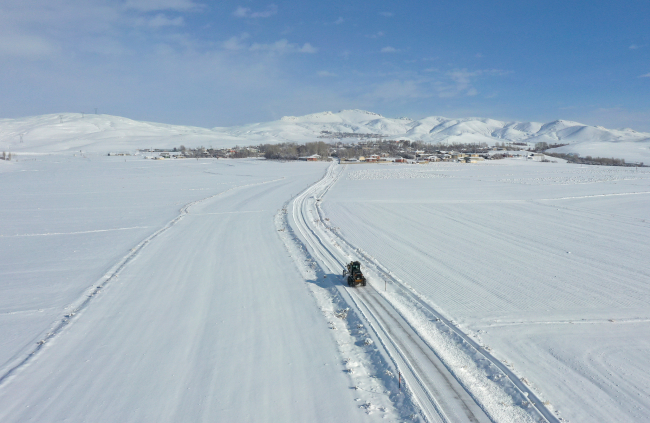 Kardan kapanan 914 yerleşim biriminin yolu açıldı