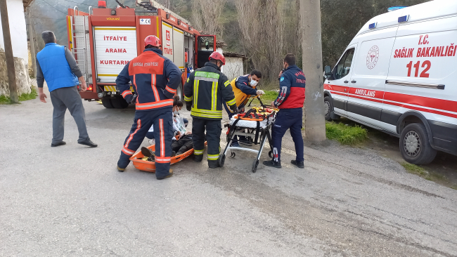 Manisa’da dereye düşen iki çocuk kurtarıldı