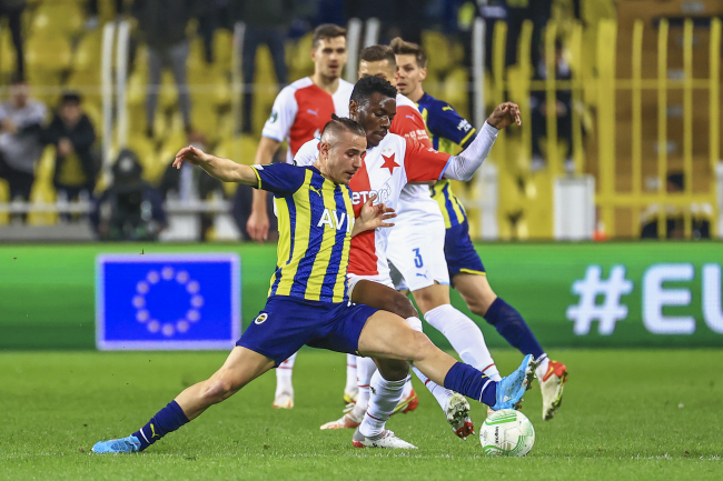 Fenerbahçe Slavia Prag'a sahasında mağlup oldu