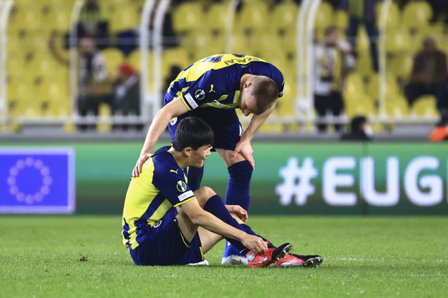 Fenerbahçe Slavia Prag'a sahasında mağlup oldu