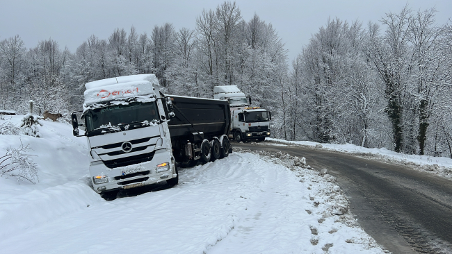Kütahya'da kar yağışı ulaşımı olumsuz etkiliyor