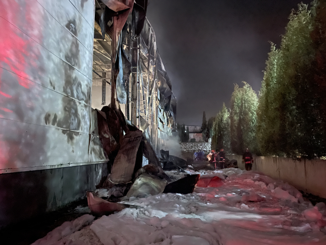 Sakarya’daki ambalaj fabrikasında çıkan yangın söndürüldü