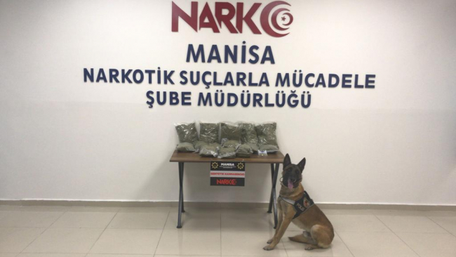 Manisa’da uyuşturucu taşıyan tır polisten kaçarken kaza yaptı