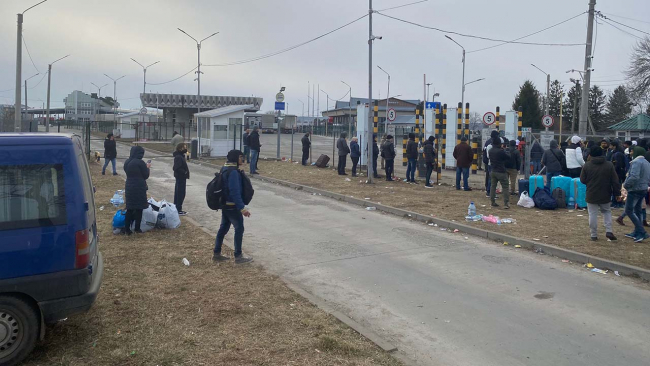 Ukrayna'daki Türk vatandaşları Romanya sınırına ulaştı