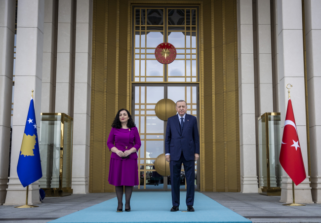 Cumhurbaşkanı Erdoğan, Kosova Cumhurbaşkanı Osmani'yi resmi törenle karşıladı
