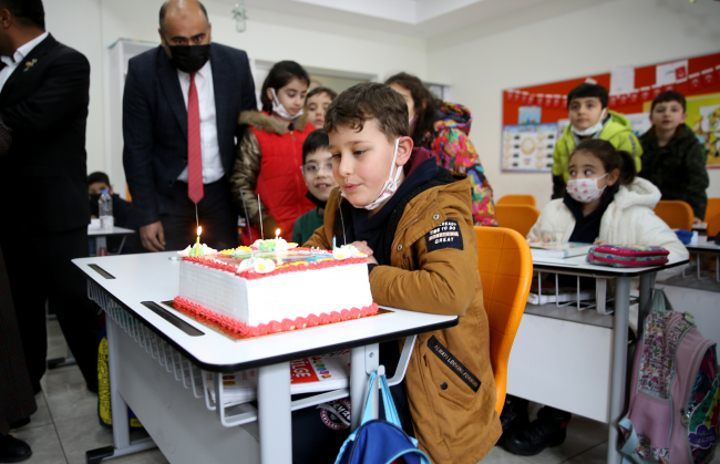 Şehit çocuğuna doğum günü sürprizi