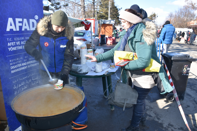 AFAD'tan savaş mağdurlarına çorba ikramı