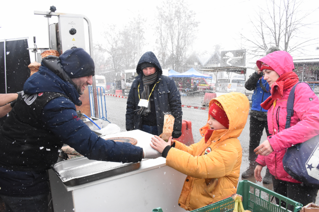 AFAD'ın Ukrayna sınırındaki yardım mesaisi sürüyor