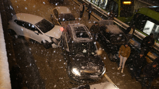 Bursa'da zincirleme kaza: 2 yaralı