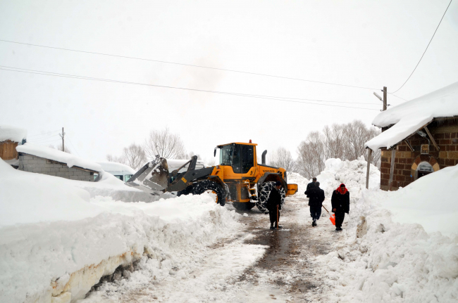 Van, Hakkari, Muş ve Bitlis'te 1044 yerleşimin yolu kardan kapandı