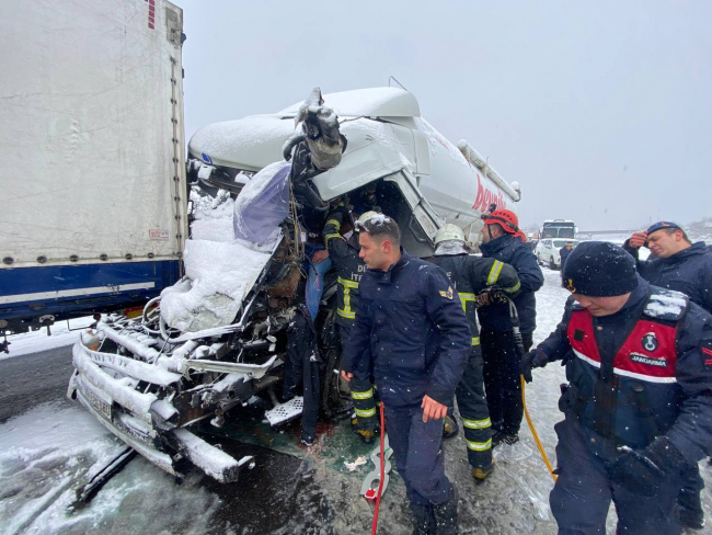 Anadolu Otoyolu'nda zincirleme kaza: Ulaşım durdu