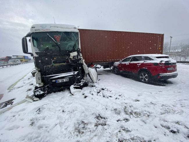 Anadolu Otoyolu'nda zincirleme kaza: Ulaşım durdu