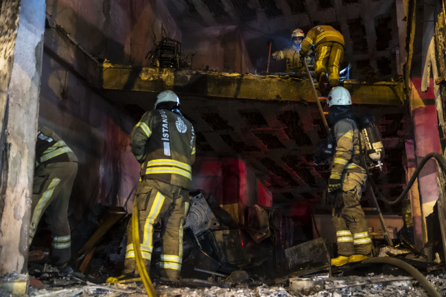 اندلع حريق في مكان عمل من طابقين في بيليك دوزو