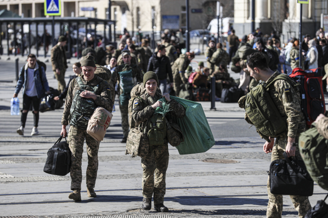 Ukrayna'nın Lviv kentindeki sivil ve askeri hareketlilik devam ediyor